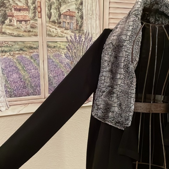 Very Nice Karen Kane Cardigan With Faux Fur Collar - Picture 3 of 7